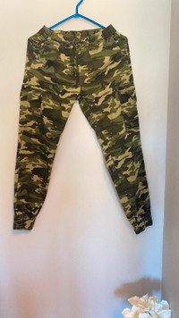 Women Almost Famous Pants Size Small
