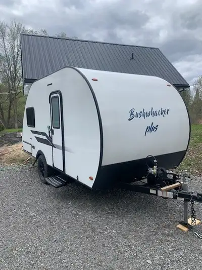 2022 Bushwhacker Plus 17BH Lightweight & Off-Grid Ready Only 2,240 lbs dry — easy to tow with many S...