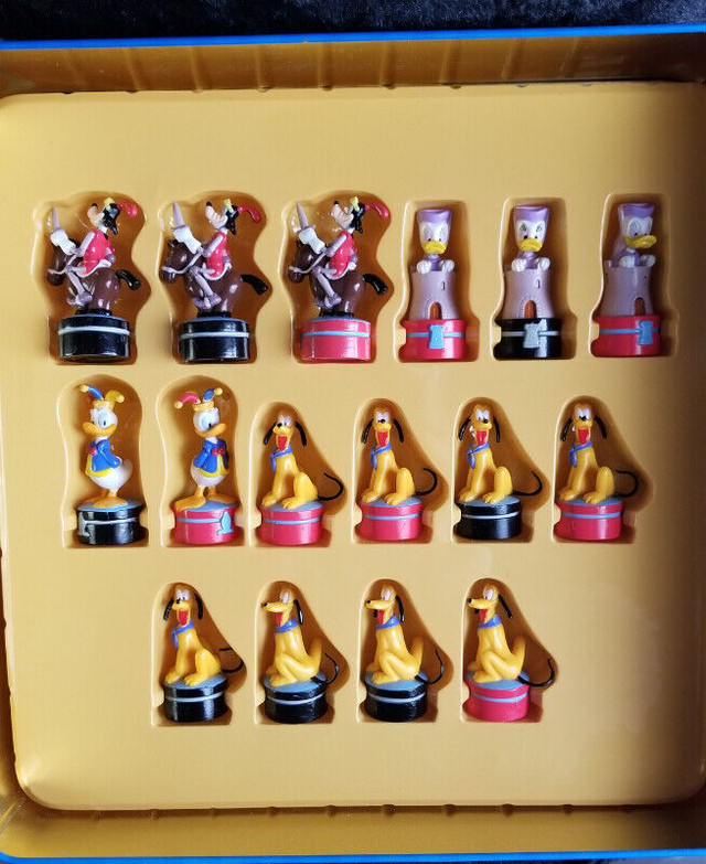 Disney Rare Mickey Mouse Chess Set - Tin Box in Toys & Games in Markham / York Region - Image 3
