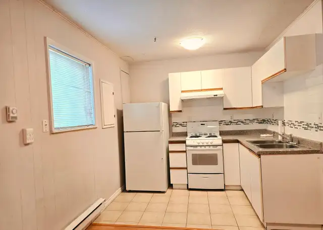 One bedroom for rent-Walking distance to public transit