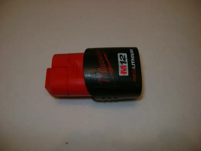 BATTERY   MILWAUKEE  M12 in Power Tools in City of Toronto - Image 2