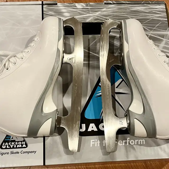 Jackson 150 figure skates - size 3 in Skates & Blades in Oakville / Halton Region - Image 7