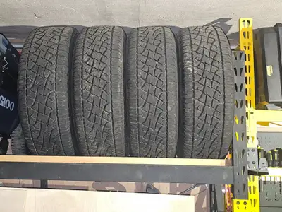 4 pneus Pirelli Scorpion ATR 245/65 R17 usé 11/32. Était sur un Jeep Grand Cherokee.