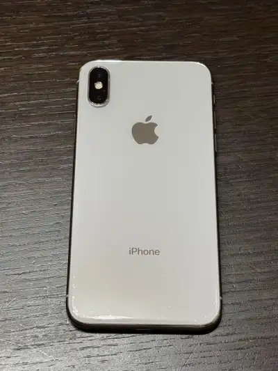 iPhone X – 9/10 Condition Details: * iPhone X (silver) * Unlocked * 64GB * 72% Battery * Face ID * C...