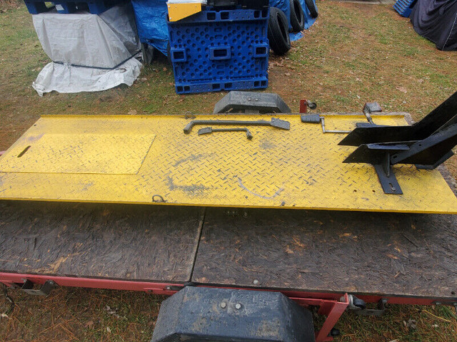 Motorcycle Lift Table 1000 lbs. Air W Drop Door & Wheel Vice in Other Tables in Windsor Region - Image 4