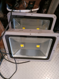 Projecteur ou lampe de travail au LED (Lumière)