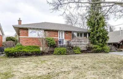 For Rent - Lower Unit 2 Beds 1 Bath