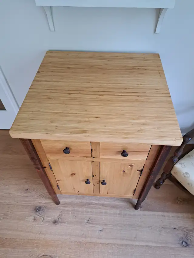 SOLID WOOD CABINET in Hutches & Display Cabinets in City of Toronto - Image 10