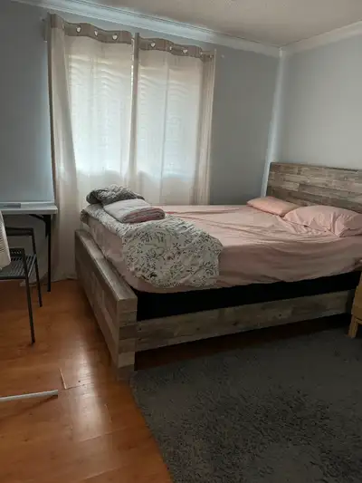 Personal room for girls.. 1 minute walk to the bus stop.. 7 minutes to groceries.. wi-fi included.....