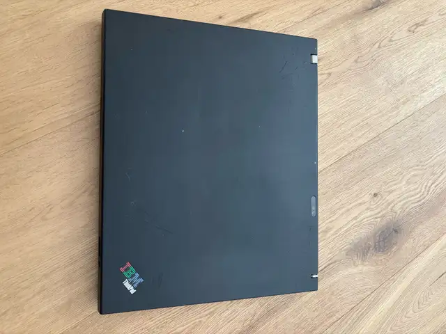 vintage IBM Thinkpad t42 in Laptops in Oakville / Halton Region - Image 2