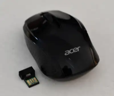 Acer wireless mouse with USB plug and play. Scrolling wheel with a middle button 2.4Ghs. Bought to t...