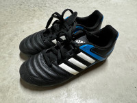 Adidas size 4 youth soccer cleats