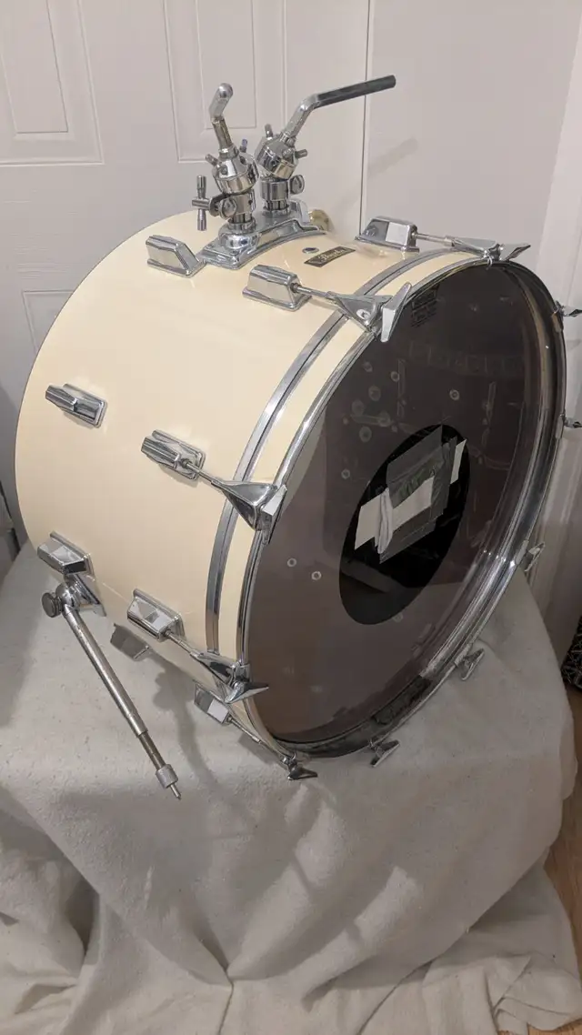 Pearl wood fibergass 70s in Drums & Percussion in West Island - Image 3