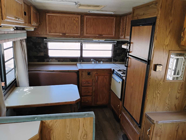 5th Wheel Camping Trailer  in Travel Trailers & Campers in Lethbridge - Image 3