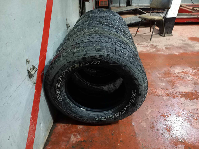 LT275/65R18 Goodyear AllTerrain Adventure (homologué hiver) dans Pneus et jantes  à Lanaudière