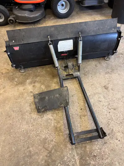Atv plow with side shields and mounting plate off a 2012 Yamaha 550 grizzly. Call or text 705 919555...