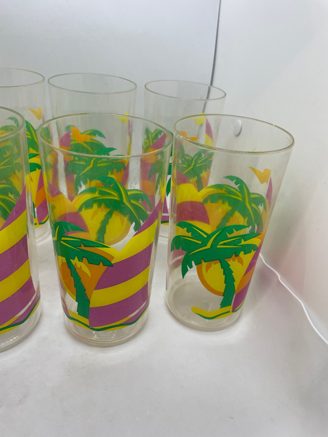 Vintage 90’s  Plastic Drinking Glasses in Kitchen & Dining Wares in Hamilton - Image 3