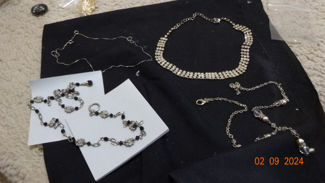 Necklaces, 3, unique, pearls, rhinestone,crystal, vintage in Jewellery & Watches in Kelowna