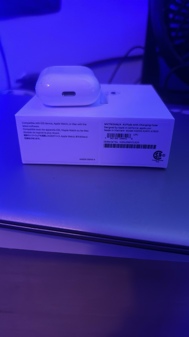 Apple AirPods  in General Electronics in Brantford - Image 3