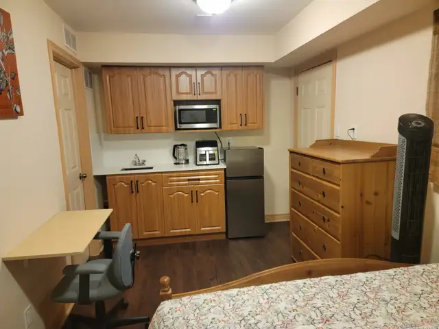 Private room for rent -Short term only in Ontario in Canada - Image 7