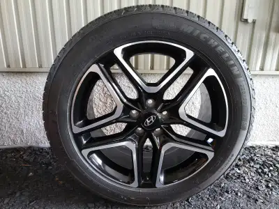 S.V.P. MERCI DE BIEN LIRE L'ANNONCE Ensemble de 4 mags(jantes) Hyundai d'origine (OEM) de 19 pouces,...