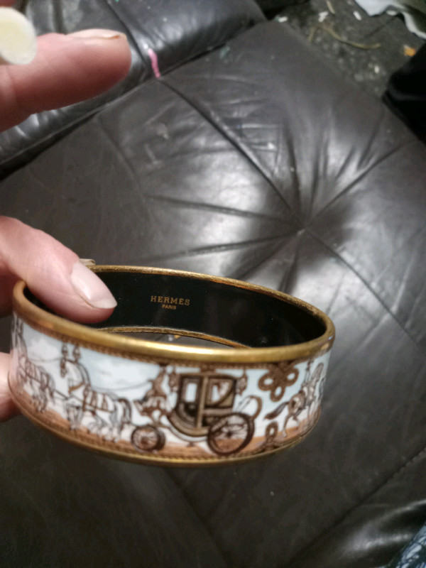 VINTAGE HERMES "horse&carriage" bangle bracelet  in Jewellery & Watches in St. Catharines - Image 2