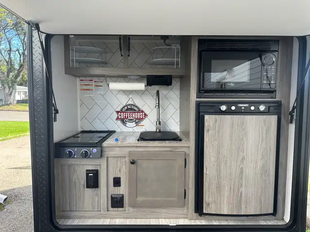 Travel Trailer, Sunray Sport, 109, 2025, New! in Travel Trailers & Campers in Prince George - Image 5