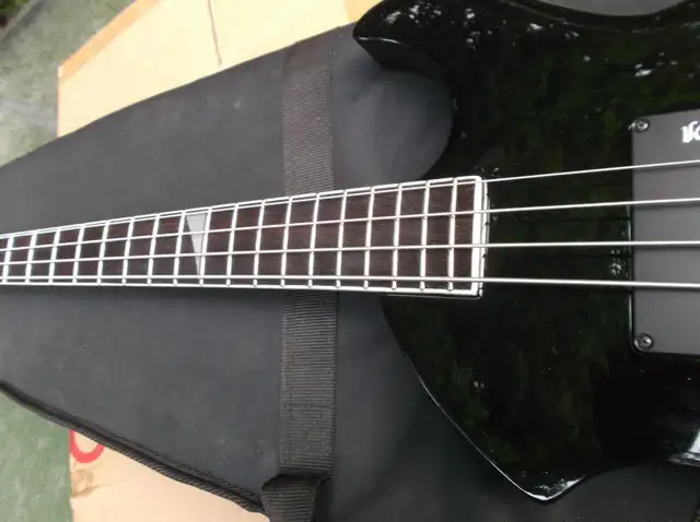 Peavey Void IV bass guitar in Guitars in Sherbrooke - Image 5