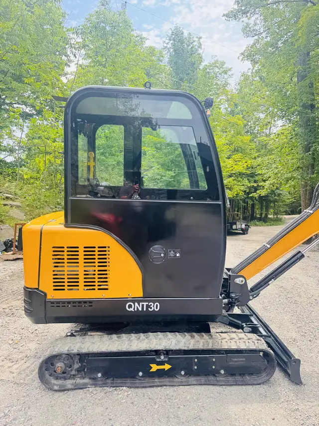 AGT  Kubota 25 hp D902 Diesel Professional Mini Excavator in Other in Muskoka - Image 6