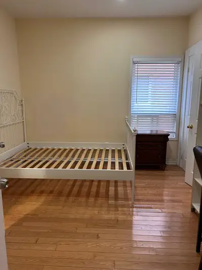 Ready to move in -Nice and quiet area -Few minutes walk to bus stop, -Bus terminal , and go bus stat...