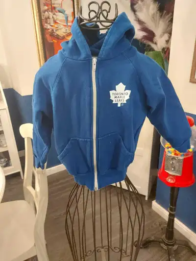 Toronto maple leafs youth hoodie 5/6, View more