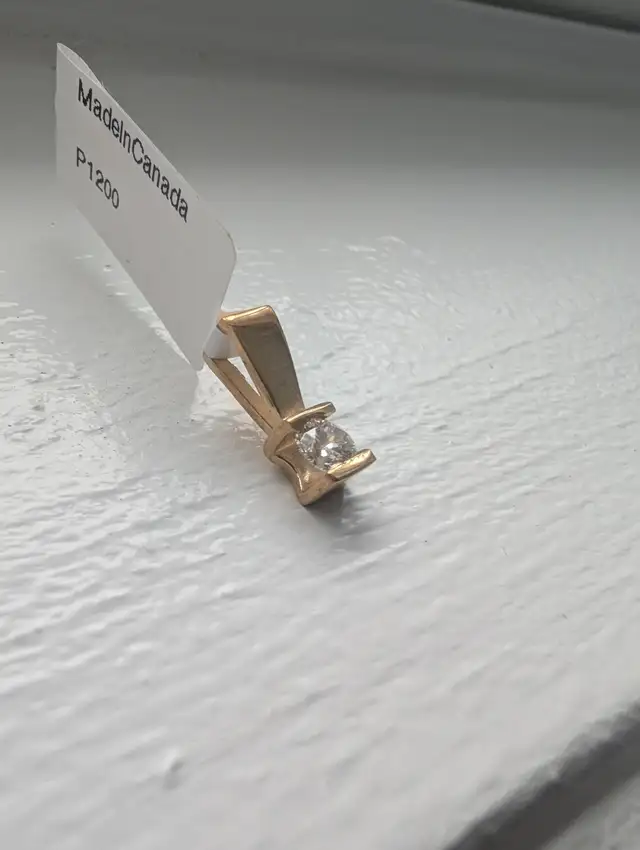 Brand New 14K Yellow Gold Diamond Pendant For Sale in Jewellery & Watches in London - Image 3