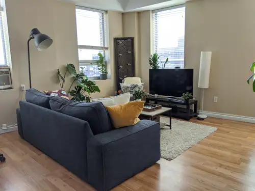LARGE ONE BEDROOM CORNER UNIT - available June 1st - first and last required - credit and criminal r...