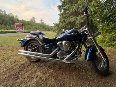 MINT CONDITION 2006 900cc Kawasaki Vulcan for sale. I am the second owner and have only put 500kms o...