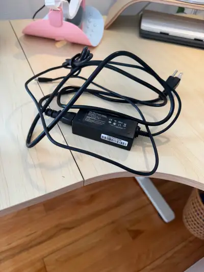 J’ai utilisé durant seulement un an ce Chromebook, tactile et pliable. Il vient avec la charge de mê...