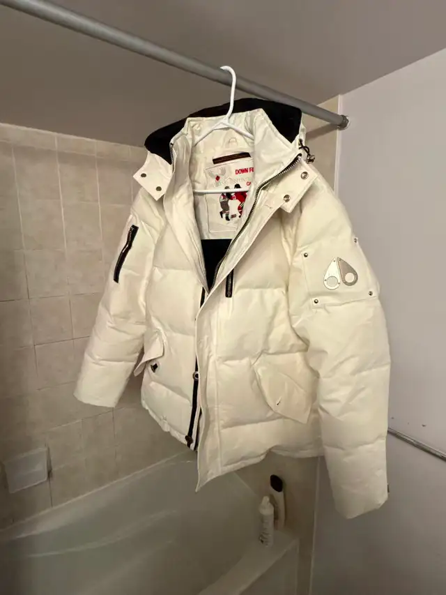 Moose Knuckles down puffer jacket ice in Men's in City of Toronto - Image 6