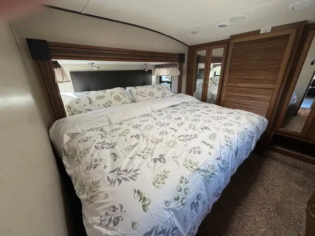 2018 36ft Fifth Wheel for sale in Travel Trailers & Campers in Quesnel - Image 6