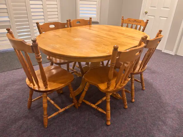 Solid Wood Dining Table and 6 Chairs in Dining Tables & Sets in Oakville / Halton Region - Image 3