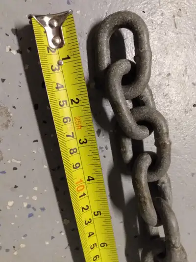 Prix demandé 10$ (usagé) Total de 28 maillons de 1-5/16''x2''. Aussi disponible, une longueur de 30'...
