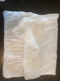 White King Duvet Cover and 2 Pillow Shams