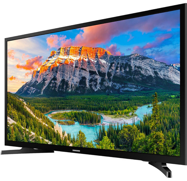 Smart TV Samsung 32” 1080p 60Hz in TVs in Hamilton