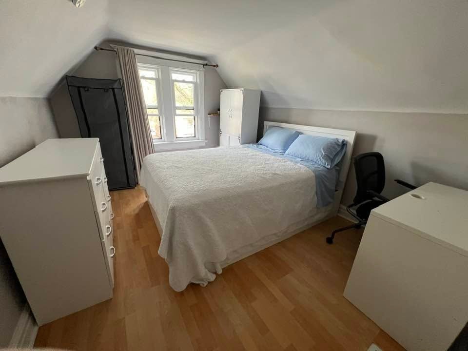 NOV1ST,PRIVATE FURNISHED BEDROOM,in 3-BEDROOM HOUSE APT,all Incl 4