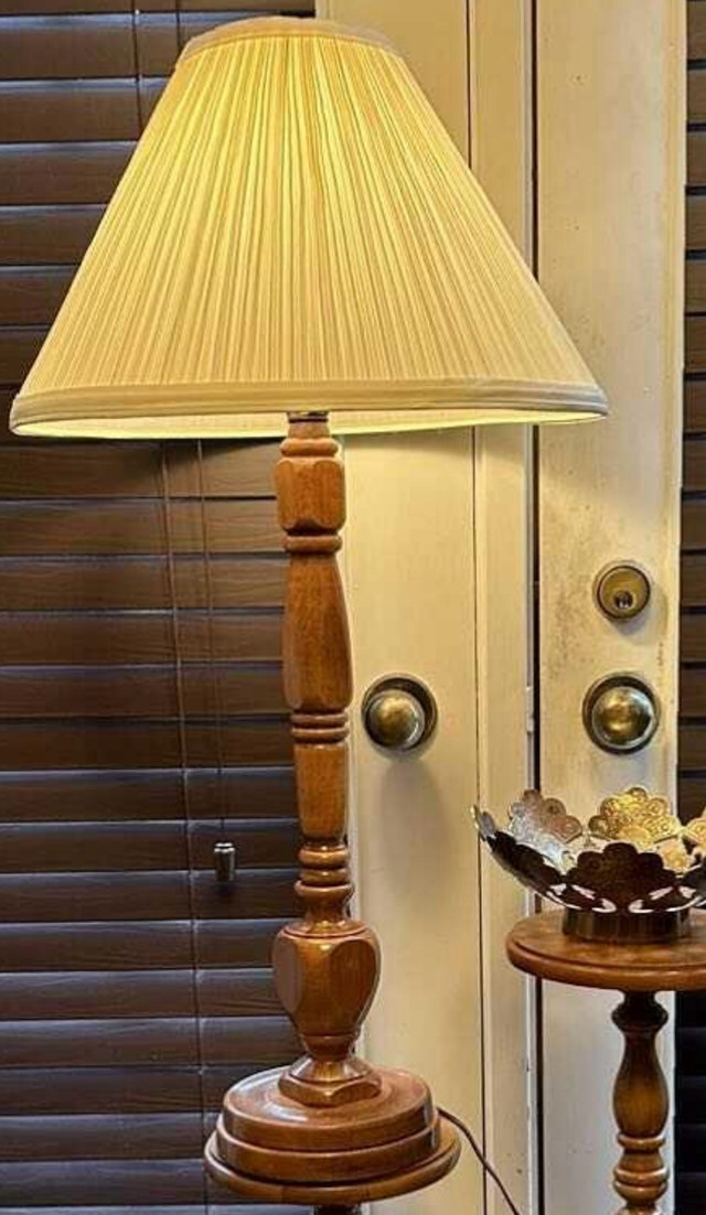 Vintage “ Leviton “lamp Oak wood base ( Made in Canada)  in Indoor Lighting & Fans in Regina - Image 3