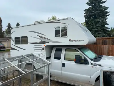 2012 truck and camper F350 Super Duty truck - Four-wheel drive - Long box extended cab 6.2 L - 21000...