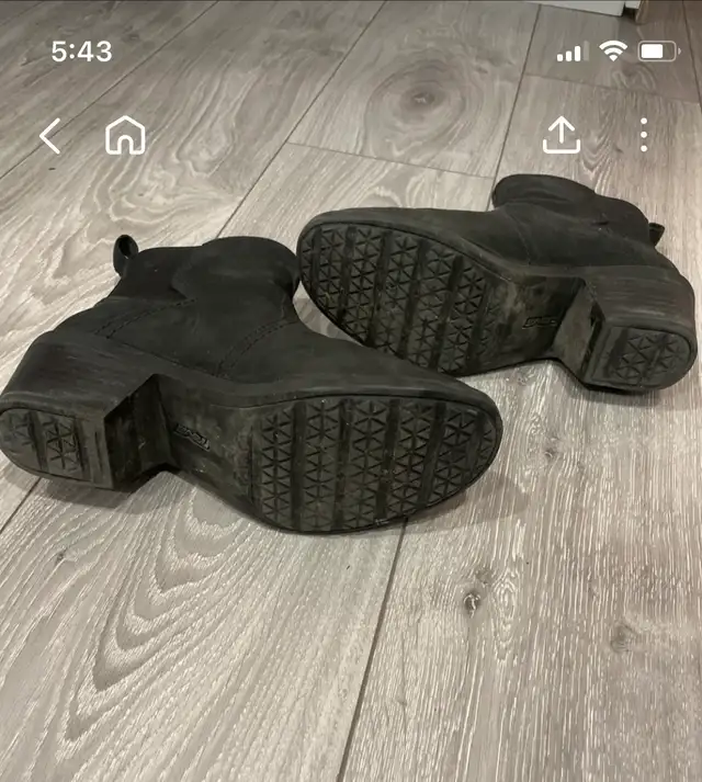 Teva Anaya Waterproof Chelsea Boots in Women's - Shoes in City of Toronto - Image 4
