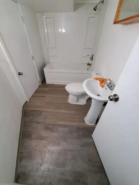 Basement 2 bedroom suite in King Edward Park Nearby Bonnie Doon in Long Term Rentals in Edmonton - Image 4
