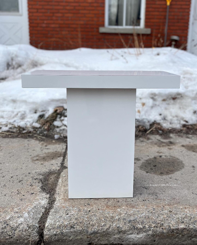 Postmodern minimalist T shaped laminate console table dans Autres tables  à Ville de Montréal - Image 2