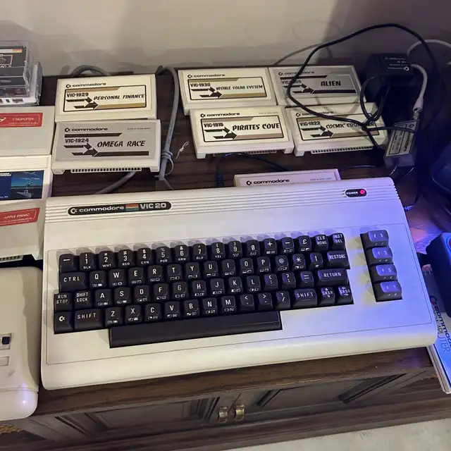Working Commodore Vic 20 System with TV and games 65669428387202122