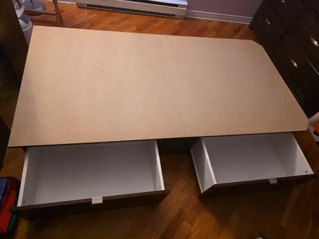 Base de lit simple  matelot. in Beds & Mattresses in City of Montréal - Image 2