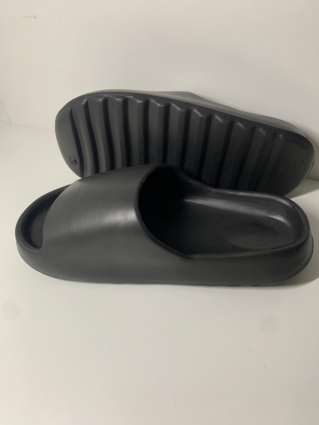 - Pillow slides noir  dans Chaussures pour hommes  à Ville de Montréal - Image 3